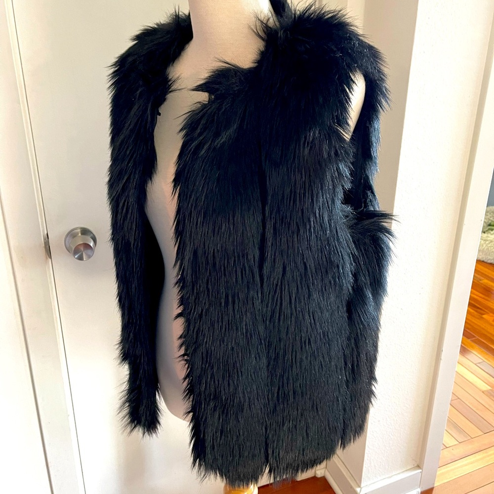 TOPSHOP Faux Fur Vest in Black size 6